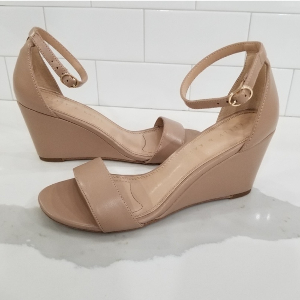 ⭐️KELLY & KATIE Tamra Tan Wedge Sandals